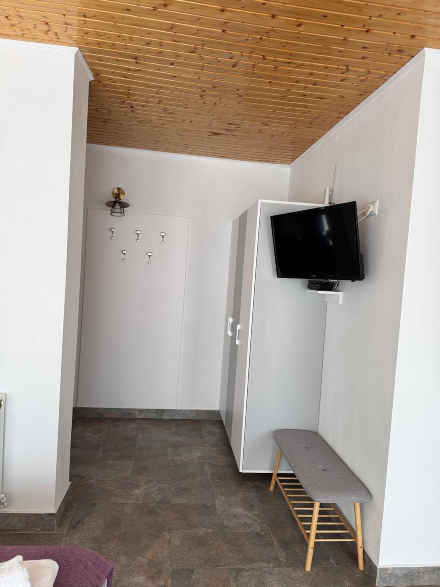 Red Family Apartments Paltinis Room photo